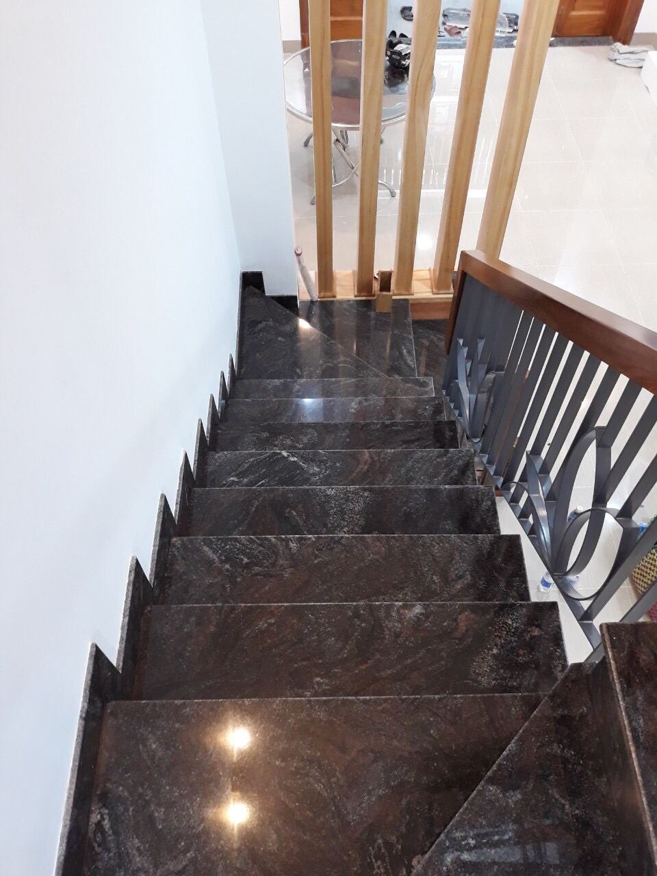 da-op-lat-cau-thang-12